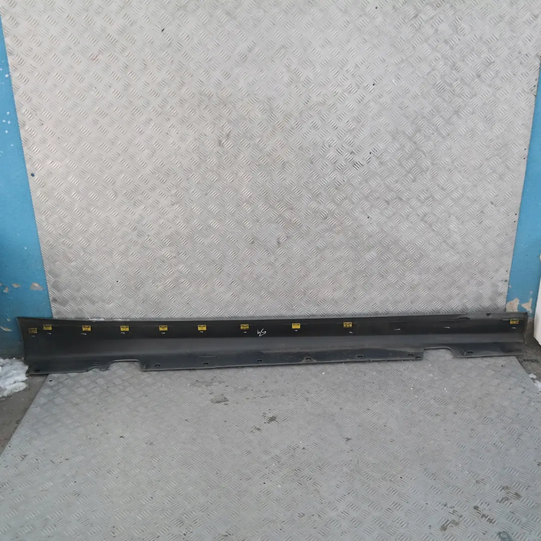 Baguette de seuil jupe latérale gauche Arktis Metallic - A34 pour BMW E90 E91 à propos du numéro de pièce 32951 BMW E90 E91 Baguette de seuil jupe latérale gauche Arktis Metallic - A34 - SKU 0032951-AM6 - Numéro de pièce 32951