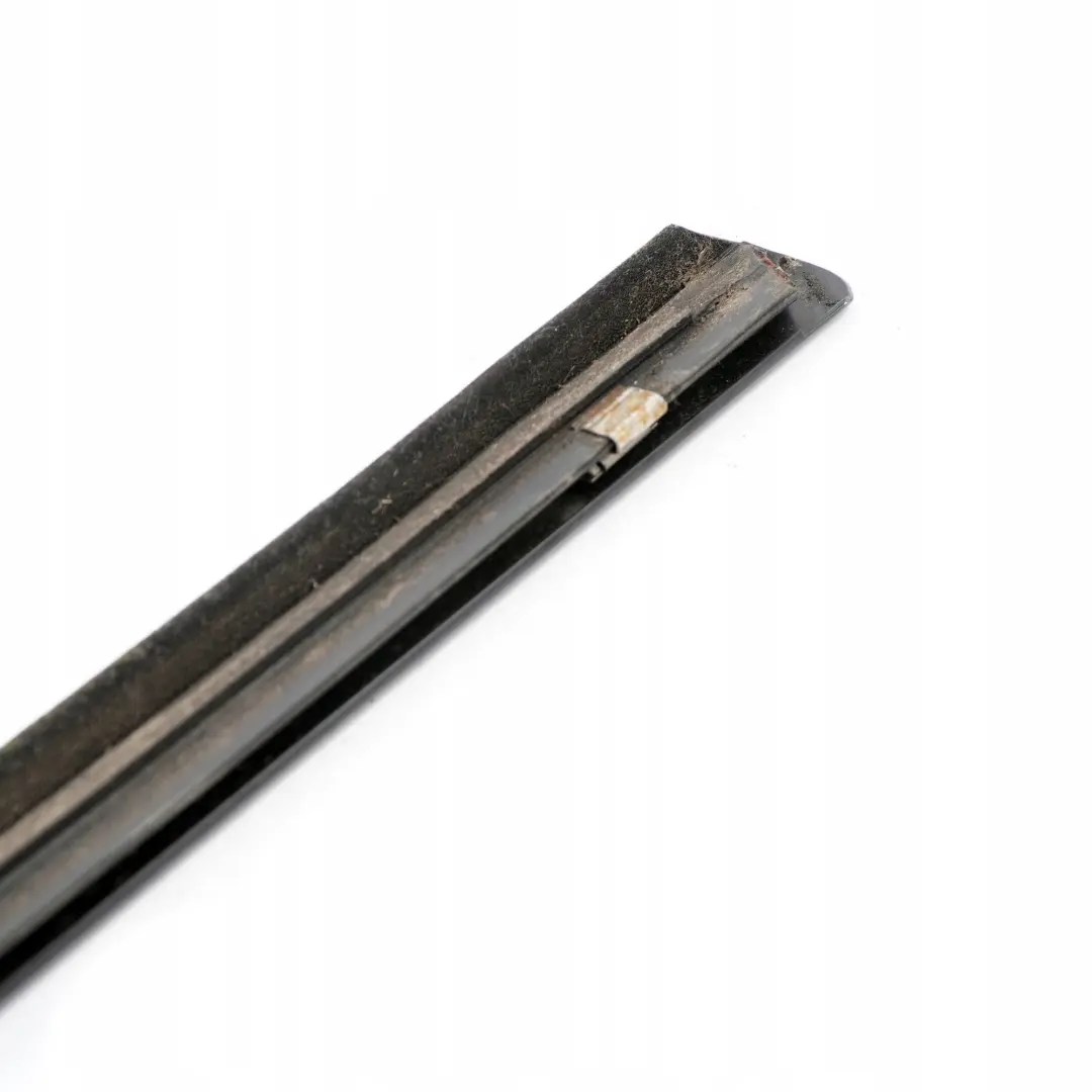 Clase W203 Ventana Trasera Derecha Moldura De Tira De Recorte Exterior para Mercedes con número de pieza A2037350665 Mercedes Clase W203 Ventana Trasera Derecha Moldura De Tira De Recorte Exterior - SKU A2037350665 - Número de pieza A2037350665