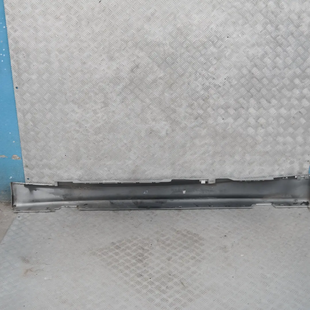 Schwellerleiste Blende Schweller rechts Titansilber Sliber für BMW 1 er 18 E87 mit Teilenummer 32948 BMW 1 er 18 E87 Schwellerleiste Blende Schweller rechts Titansilber Sliber - SKU 0032948-TS18 - Teilenummer 32948