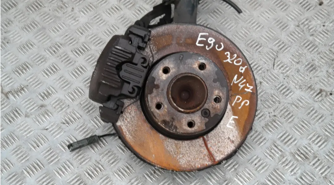 N46 Ammortizzatore Sospensione Freno Mozzo Anteriore Destro per BMW E90 320i con numero di parte 31316771724 BMW E90 320i N46 Ammortizzatore Sospensione Freno Mozzo Anteriore Destro - SKU 6771724-1 - Numero di parte 31316771724