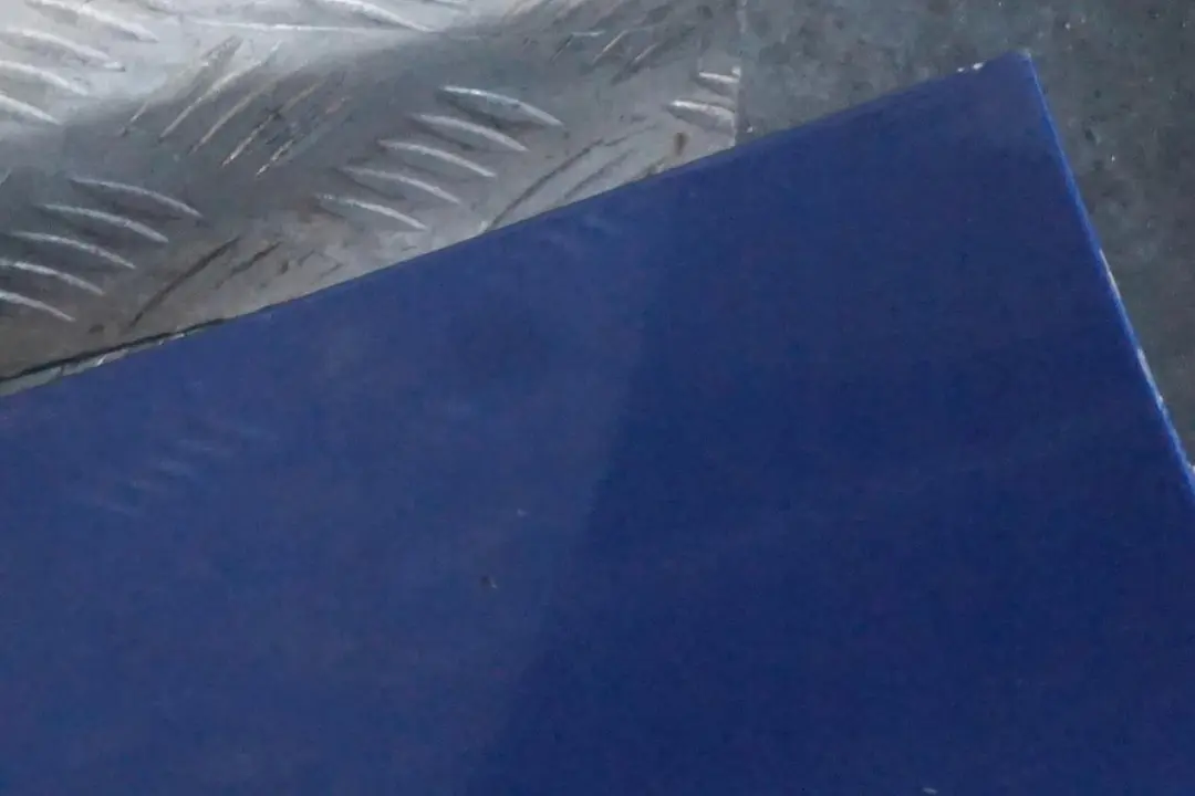 Schwellerleiste Blende Schweller Rechts Le Mans Blau für BMW 1 er E87 M Sport mit Teilenummer 0033556 BMW 1 er E87 M Sport Schwellerleiste Blende Schweller Rechts Le Mans Blau - SKU 0033556-MTB - Teilenummer 0033556