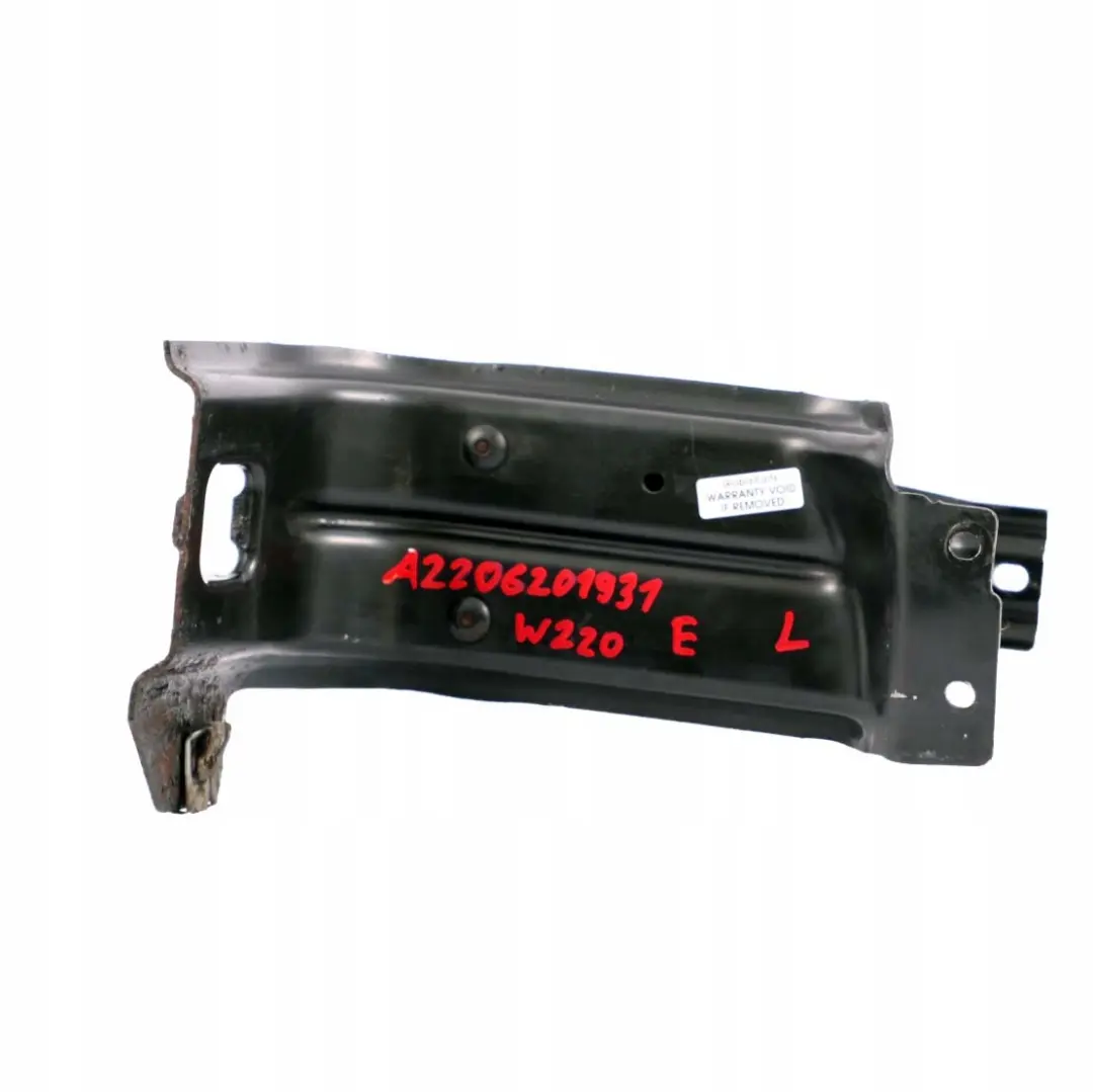Mocowanie uchwyt pasa lewy przód do MERCEDES S W220 o numerze A2206201931 MERCEDES S W220 Mocowanie uchwyt pasa lewy przód - SKU A2206201931 - Numer Części A2206201931