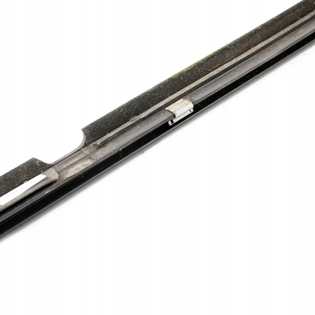 Clase W203 Ventana Trasera Derecha Moldura De Tira De Recorte Exterior para Mercedes con número de pieza A2037350665 Mercedes Clase W203 Ventana Trasera Derecha Moldura De Tira De Recorte Exterior - SKU A2037350665 - Número de pieza A2037350665