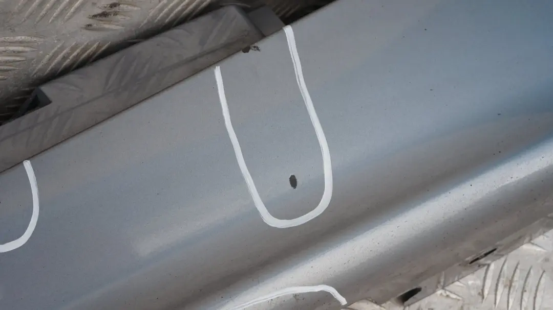 Nakładka próg prawy Quarzblau A18 do BMW 1 E87 o numerze 32948 BMW 1 E87 Nakładka próg prawy Quarzblau A18 - SKU 0032948-QB14 - Numer Części 32948