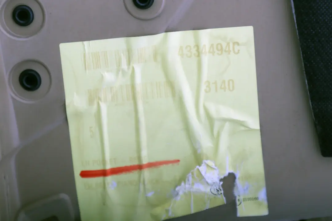 Boczek tapicerka plastik lewy tył do Mini Cooper R56 o numerze 2756051 Mini Cooper R56 Boczek tapicerka plastik lewy tył - SKU 2756051 - Numer Części 2756051