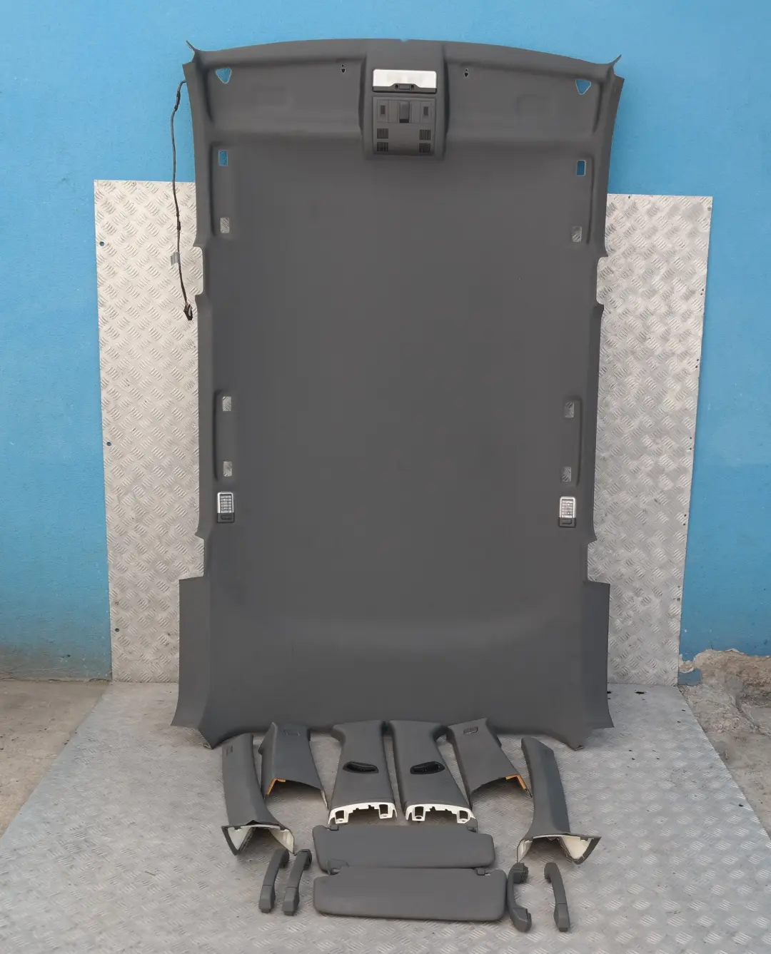 Podsufitka słupki basaltgrau komplet do BMW E83 X3 o numerze 3413347 BMW E83 X3 Podsufitka słupki basaltgrau komplet - SKU 3413347 - Numer Części 3413347