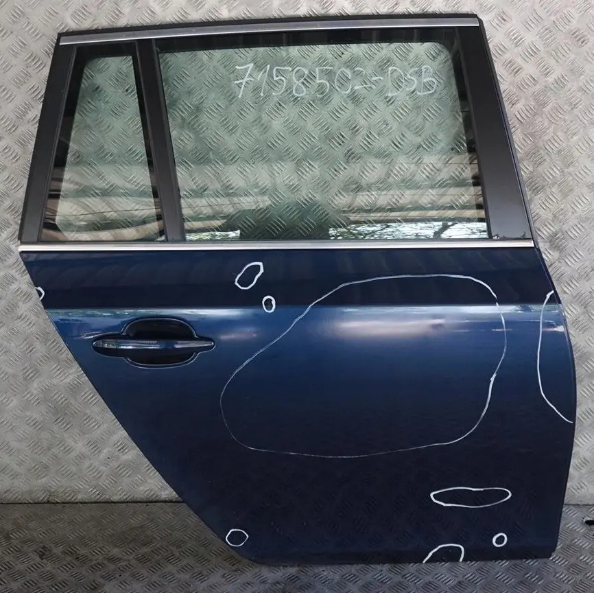 Porta Posteriore Destra Blu Acque Profonde Metallico - A76 per BMW E61 Touring con numero di parte 7158502 BMW E61 Touring Porta Posteriore Destra Blu Acque Profonde Metallico - A76 - SKU 7158502-DSB - Numero di parte 7158502
