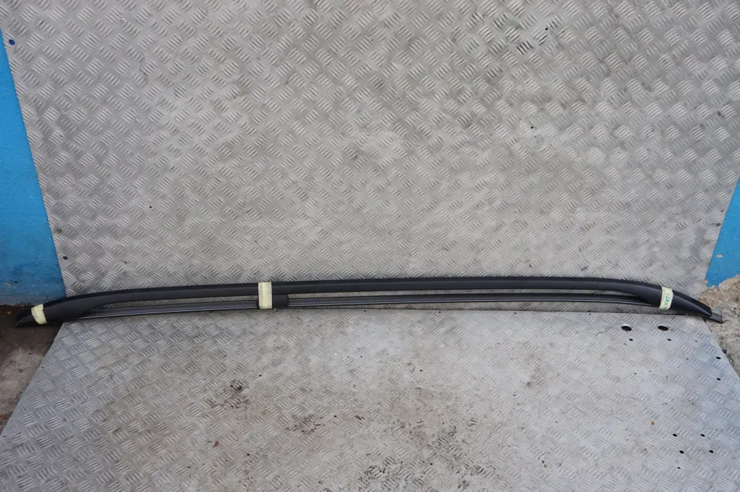 Listwa ozdobna dachu reling prawy BMW E61 E61N do o numerze 7079946 Listwa ozdobna dachu reling prawy BMW E61 E61N - SKU 7079946-SCG - Numer Części 7079946