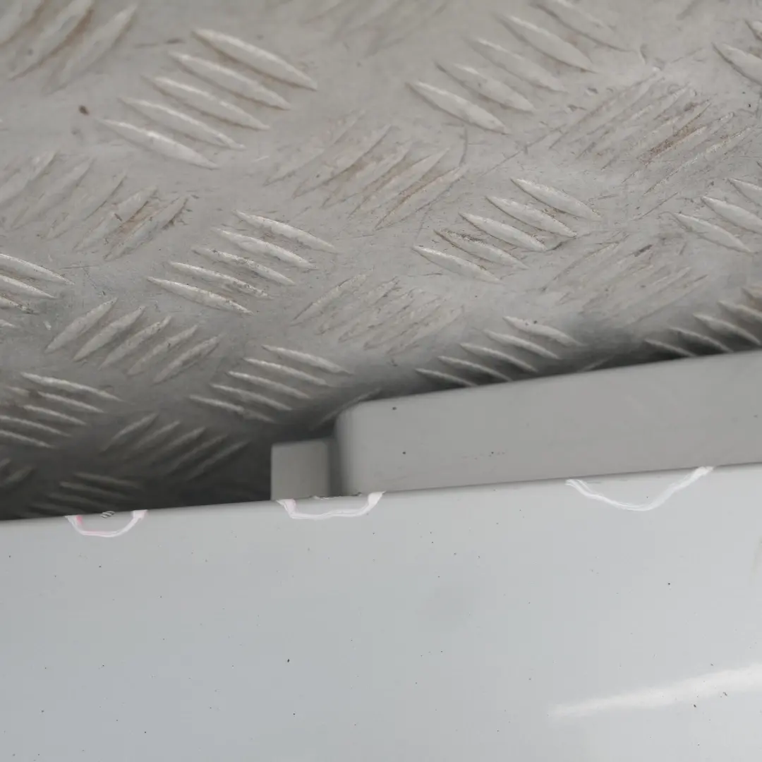 Sill Strip Faldón Lateral Izquierdo Titansilber Plata Metálico 354 para BMW E87 con número de pieza 32949 BMW E87 Sill Strip Faldón Lateral Izquierdo Titansilber Plata Metálico 354 - SKU 0032949-TS9 - Número de pieza 32949