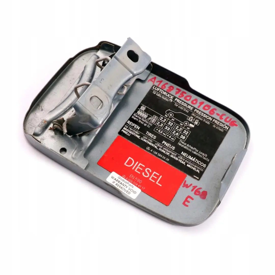 Benz a Class W168 Sportellino Serbatoio Grigio Cumulo Metallizzato - per Mercedes con numero di parte A1687500106 Mercedes Benz a Class W168 Sportellino Serbatoio Grigio Cumulo Metallizzato - - SKU A1687500106-CUG - Numero di parte A1687500106