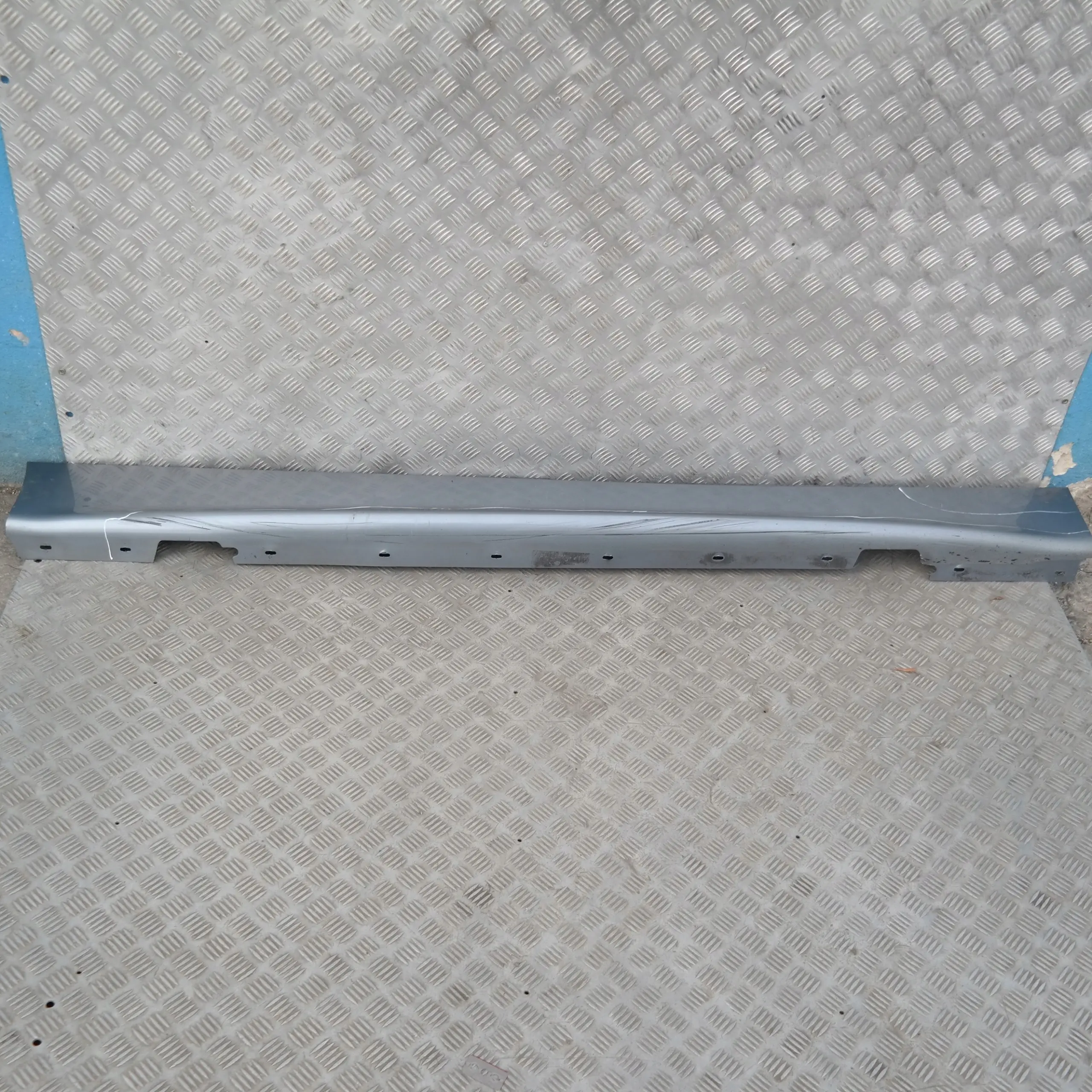 BMW 1 SERIES 18 E87 Sill strip side skirt right O/S Quarzblau Blue Metallic A18