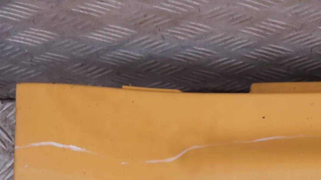 Faldon Umbral Izqueirdazquierdo Cubierta Lateral Puerta Mellow Yellow para Mini R56 con número de pieza 7147915 Mini R56 Faldon Umbral Izqueirdazquierdo Cubierta Lateral Puerta Mellow Yellow - SKU 7147915-MY - Número de pieza 7147915