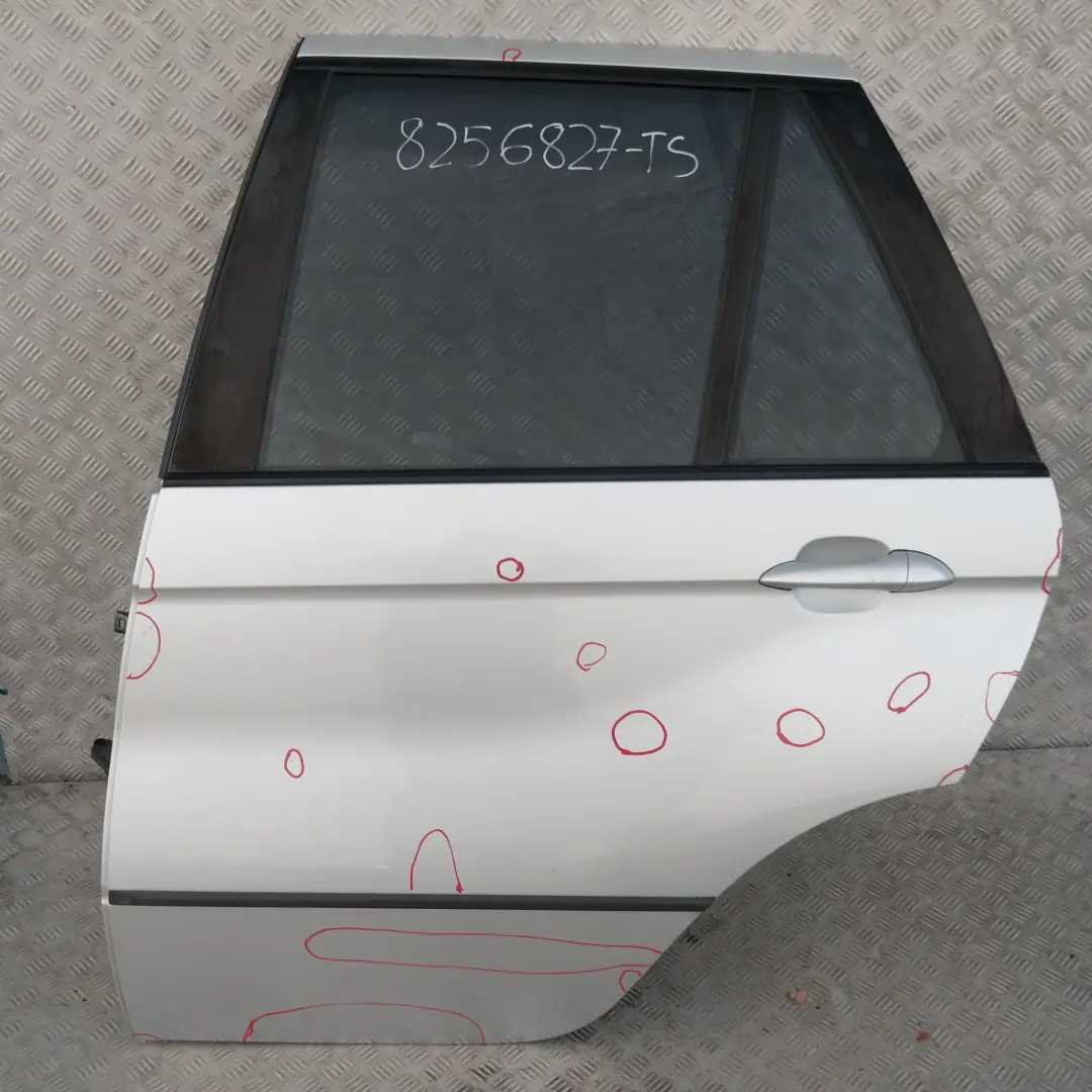 Lato Conducente Porta Posteriore Sinistra Argento-Titanio Titan per BMW X5 E53 con numero di parte 8256827 BMW X5 E53 Lato Conducente Porta Posteriore Sinistra Argento-Titanio Titan - SKU 8256827-TS - Numero di parte 8256827