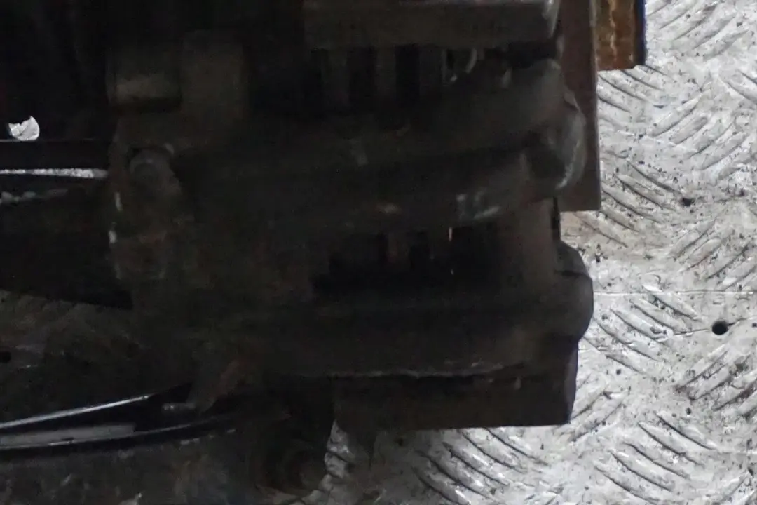 BMW F30 320d N47N 184 KM Noga Zwrotnica Zawias Piasta Wahacz Lewy Tył - SKU 6792521-3 - Numer Części 6792521