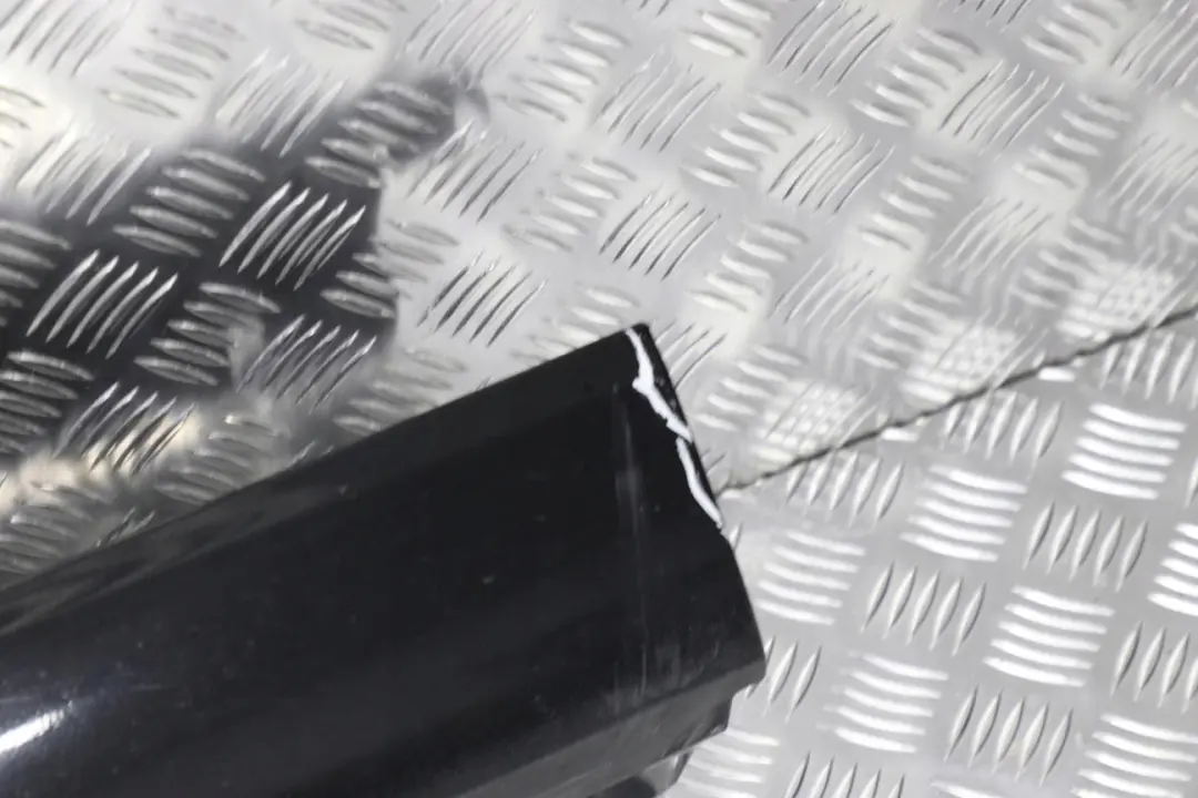 Schwellerleiste Blende Schweller Rechts Schwarz 2 - 668 für BMW 3 er E92 E93 mit Teilenummer 0034058 BMW 3 er E92 E93 Schwellerleiste Blende Schweller Rechts Schwarz 2 - 668 - SKU 0034058-SCH1 - Teilenummer 0034058