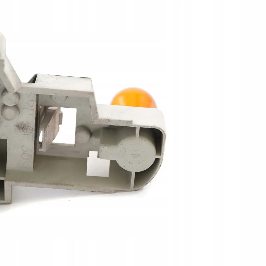 Luz Trasera Bombilla Derecha Portador Blanco Intermitente para BMW E46 Touring con número de pieza 6900472 BMW E46 Touring Luz Trasera Bombilla Derecha Portador Blanco Intermitente - SKU 6900472 - Número de pieza 6900472