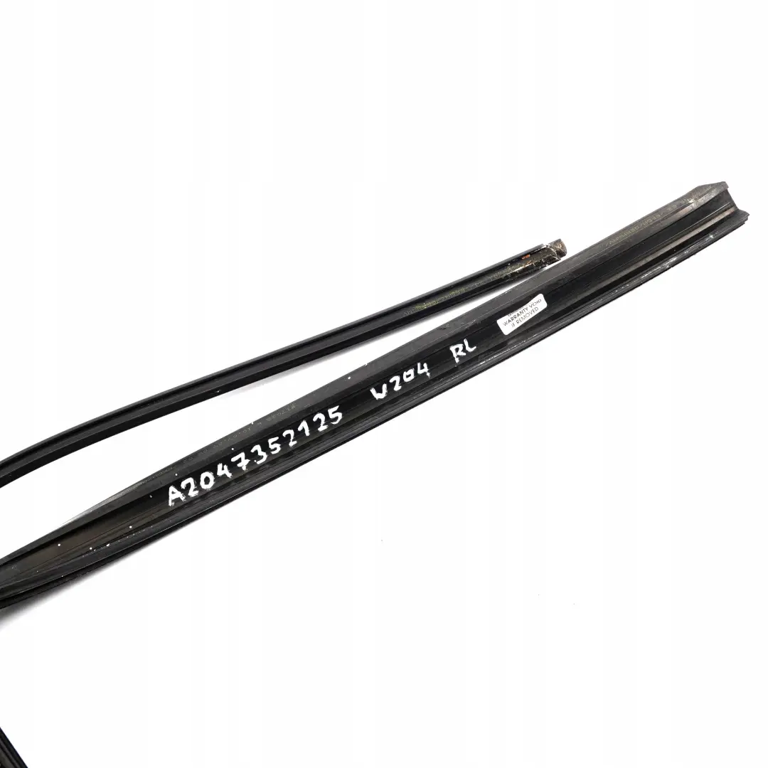 Porta Posteriore Sinistra N/S Telaio Tenuta Finestrino per Mercedes W204 con numero di parte A2047352125 Mercedes W204 Porta Posteriore Sinistra N/S Telaio Tenuta Finestrino - SKU A2047352125 - Numero di parte A2047352125