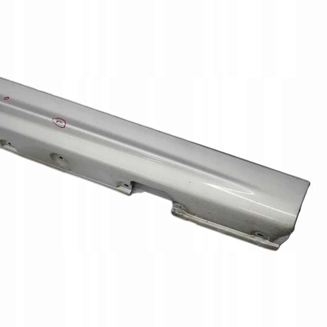 Faldon lateral derecho Panel De patada Titan Silver 354 para BMW E46 Berlina Touring con número de pieza 9071632 BMW E46 Berlina Touring Faldon lateral derecho Panel De patada Titan Silver 354 - SKU 9071632-TS - Número de pieza 9071632