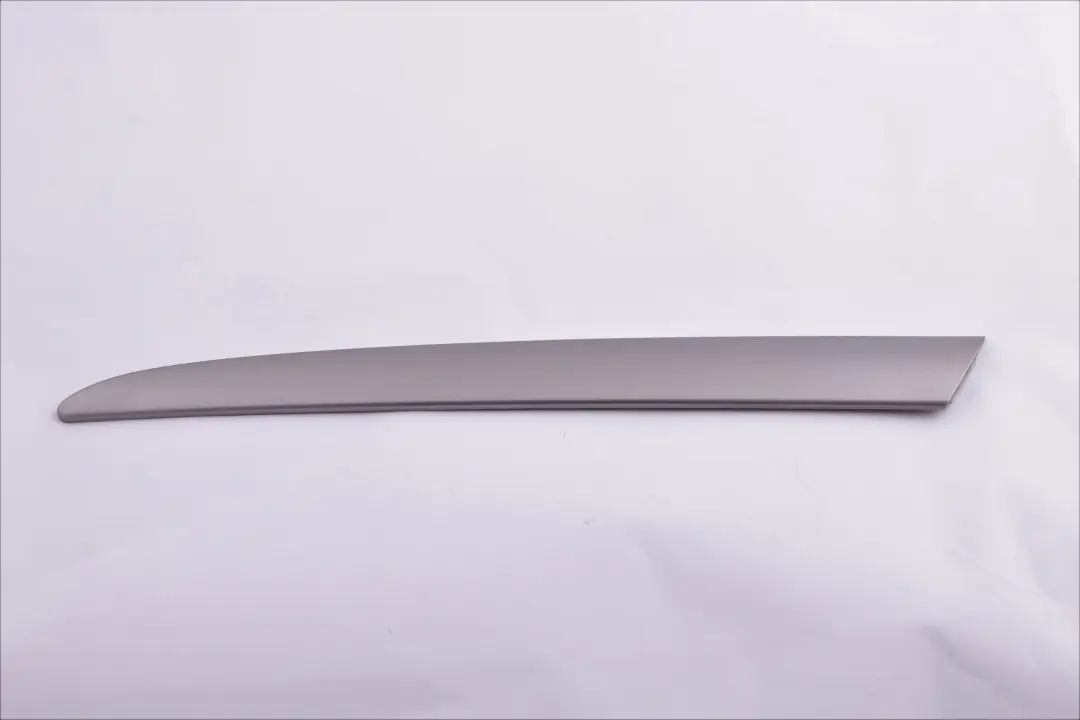 Moulure Porte Arriere Gauche Graphite pour BMW X5 E53 à propos du numéro de pièce 8265479 BMW X5 E53 Moulure Porte Arriere Gauche Graphite - SKU 7124653 - Numéro de pièce 8265479