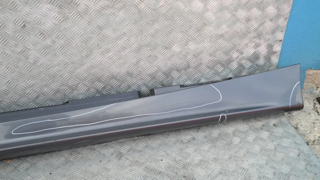 Listón umbral faldón lateral izquierdo Sparkling Graphite Metallic para BMW 1 3 E87 con número de pieza 51770032949 BMW 1 3 E87 Listón umbral faldón lateral izquierdo Sparkling Graphite Metallic - SKU 0032949-SG3 - Número de pieza 51770032949
