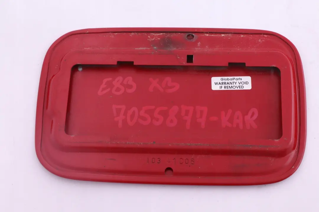 Klapka wlewu paliwa karmezinrot do BMW E83 X3 o numerze 7055877 BMW E83 X3 Klapka wlewu paliwa karmezinrot - SKU 7055877-KAR - Numer Części 7055877