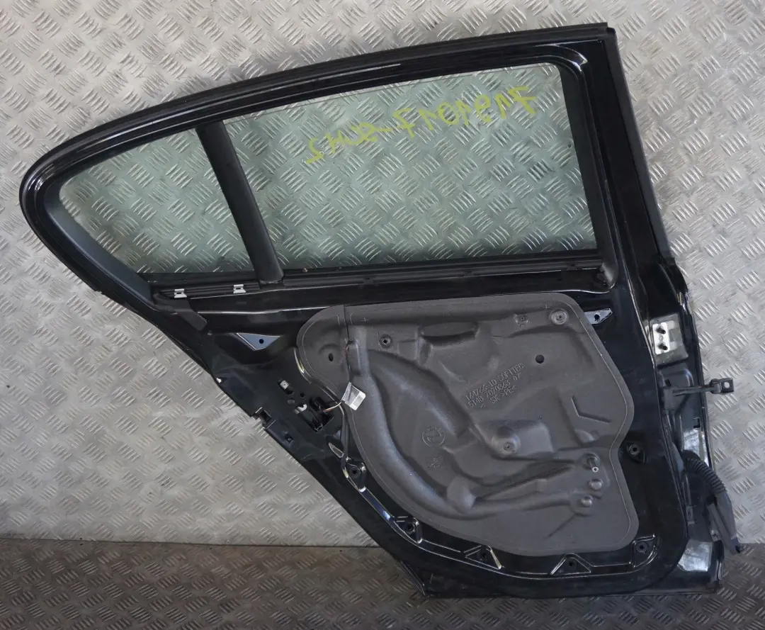 drzwi lewe tylne lewy tył schwarz II 668 do BMW E87 o numerze 7191017 BMW E87 drzwi lewe tylne lewy tył schwarz II 668 - SKU 7191017-SCH2 - Numer Części 7191017