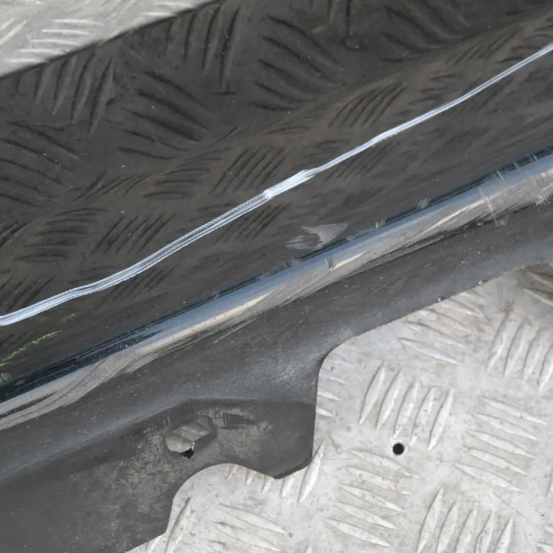 Listello Portiera Apertura Gonna Destra Black Sapphire Metallico per BMW E90 E91 con numero di parte 32950 BMW E90 E91 Listello Portiera Apertura Gonna Destra Black Sapphire Metallico - SKU 0032950-BS8 - Numero di parte 32950