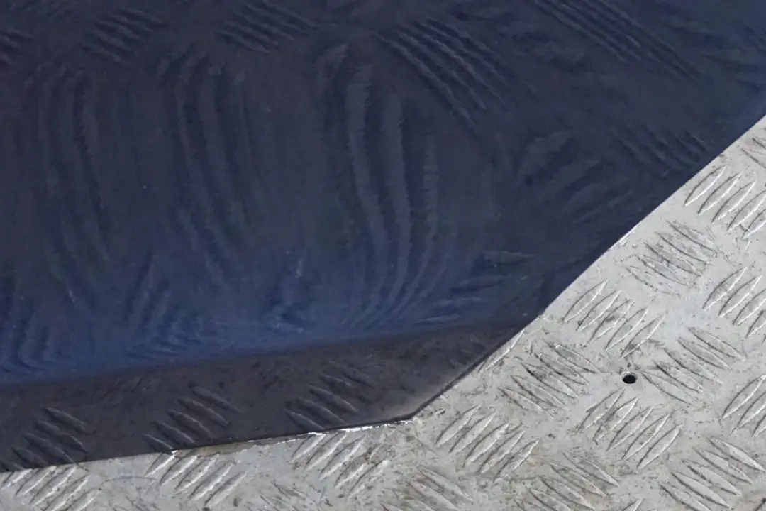 drzwi lewe tylne tył Tiefseeblau A76 do BMW 1 E87 o numerze 7191017 BMW 1 E87 drzwi lewe tylne tył Tiefseeblau A76 - SKU 7191017-DSB - Numer Części 7191017