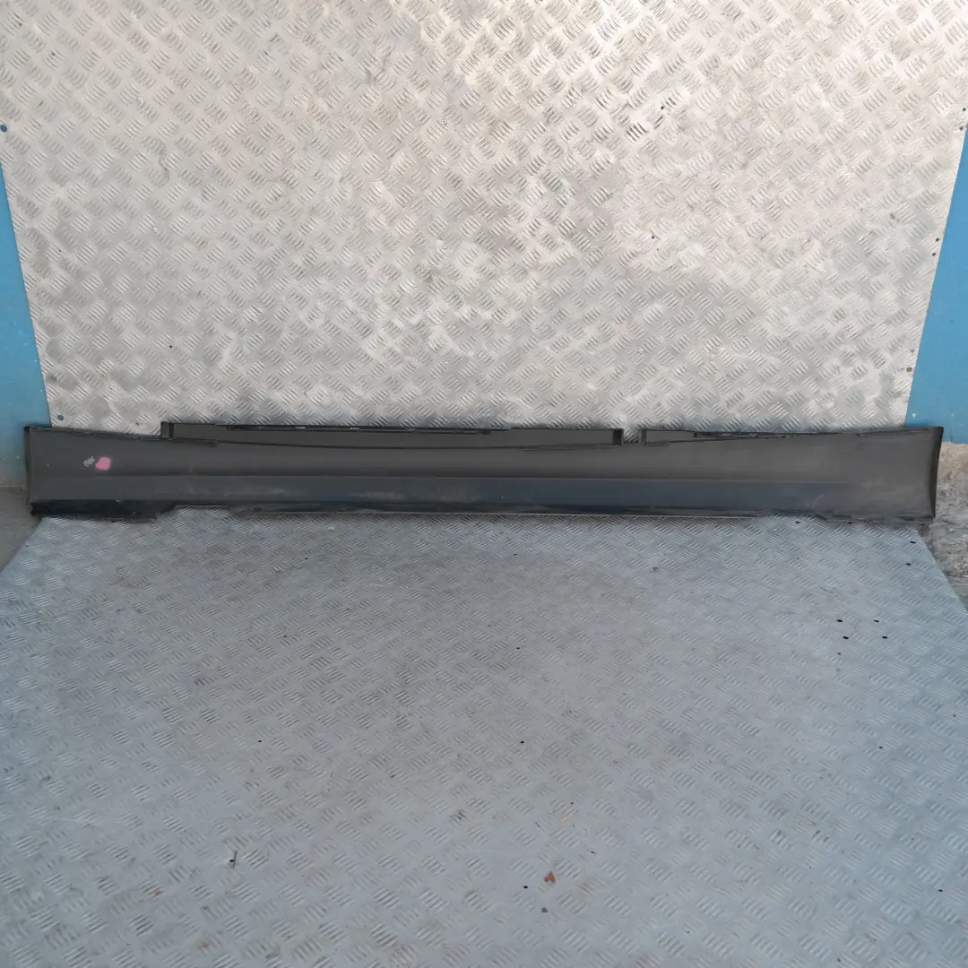 Listón de umbral faldón lateral derecho Schwarz II Negro 2 para BMW E87 LCI E87N con número de pieza 36144 BMW E87 LCI E87N Listón de umbral faldón lateral derecho Schwarz II Negro 2 - SKU 0036144-SCH4 - Número de pieza 36144