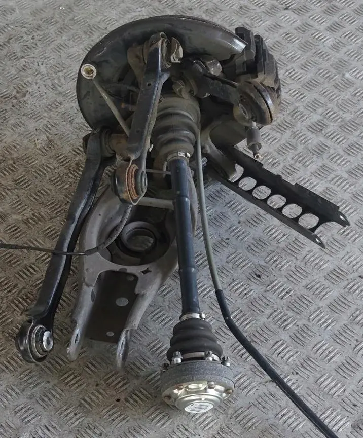 BMW 1 Reihe E87 120d M47N2 Abtriebswelle Schwenklager Hinten Links - SKU 6774809-14 - Teilenummer 6774809
