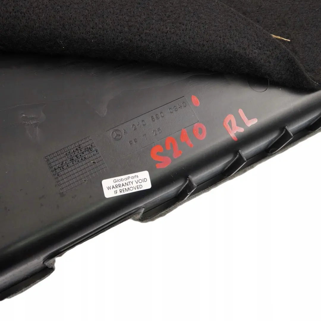 Boczek bagażnika lewy KOMBI do MERCEDES E S210 W210 o numerze A2106900340 MERCEDES E S210 W210 Boczek bagażnika lewy KOMBI - SKU A2106900340 - Numer Części A2106900340