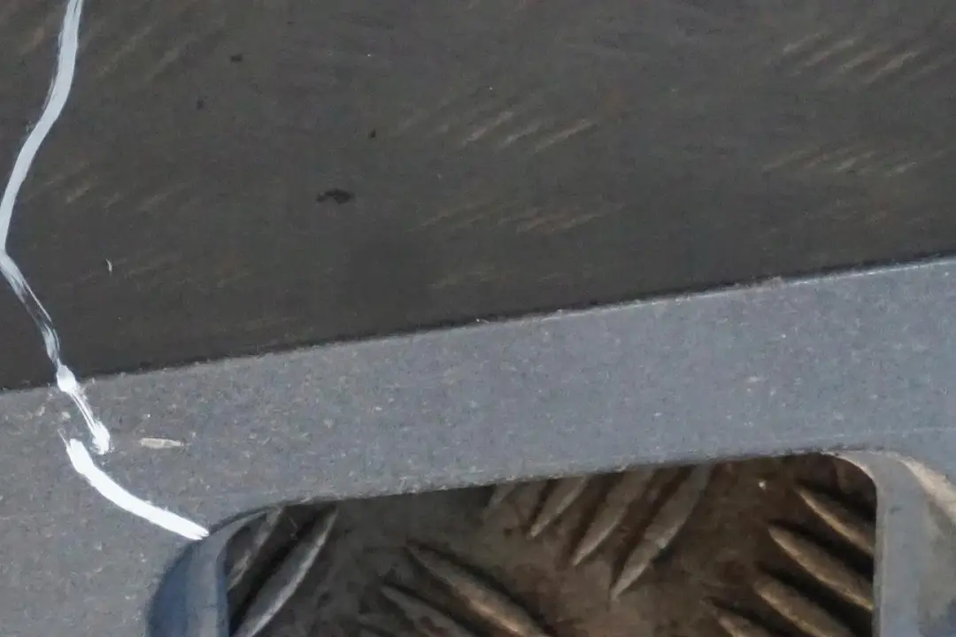 Delantero Izquierdo Sill Strip Faldon Lateral Gris Mineralgrau - B39 para BMW Z4 E89 con número de pieza 0037523 BMW Z4 E89 Delantero Izquierdo Sill Strip Faldon Lateral Gris Mineralgrau - B39 - SKU 0037523-MG - Número de pieza 0037523