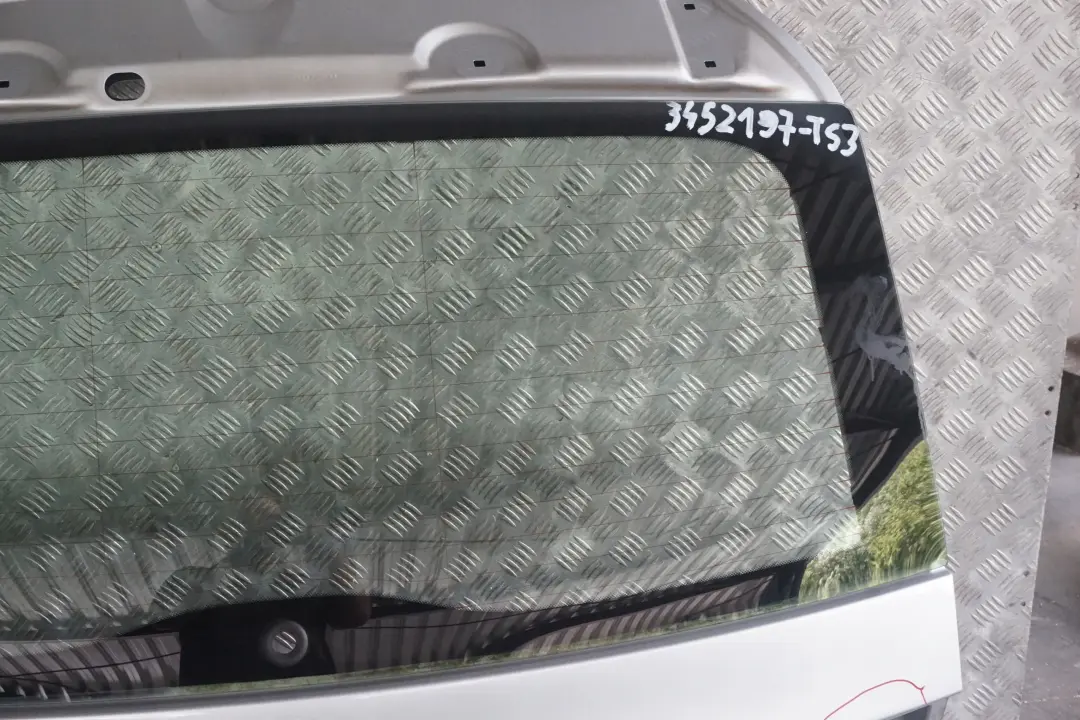 Klapa bagażnika tył titansilber 354 do BMW E83 X3 o numerze 3452197 BMW E83 X3 Klapa bagażnika tył titansilber 354 - SKU 3452197-TS3 - Numer Części 3452197