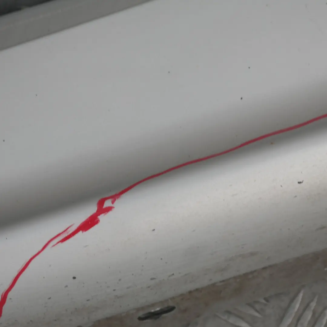 Faldón lateral izquierdo Titansilber Metallic Silver 354 para BMW E87 con número de pieza 32949 BMW E87 Faldón lateral izquierdo Titansilber Metallic Silver 354 - SKU 0032949-TS16 - Número de pieza 32949