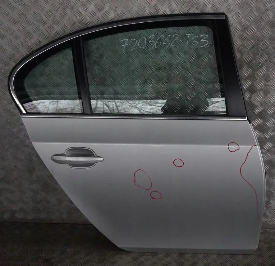 Drzwi prawe tylne tył titansilber do BMW E60 o numerze 7202342 BMW E60 Drzwi prawe tylne tył titansilber - SKU 7202342-TS3 - Numer Części 7202342