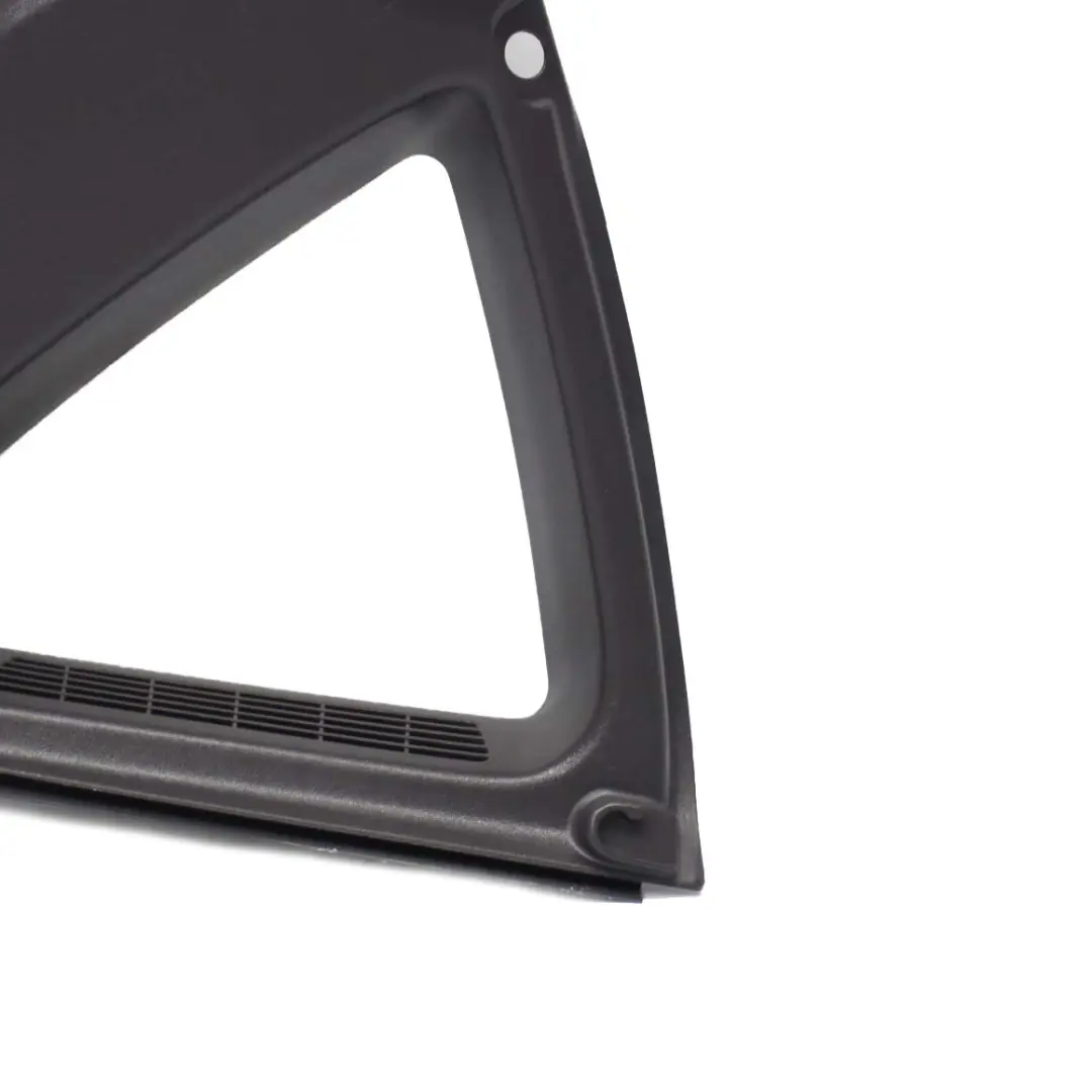 Embellecedor Pilar C Trasero Derecho Panel Cubierta para Mercedes W168 con número de pieza A1686905425 Mercedes W168 Embellecedor Pilar C Trasero Derecho Panel Cubierta - SKU A1686905425 - Número de pieza A1686905425