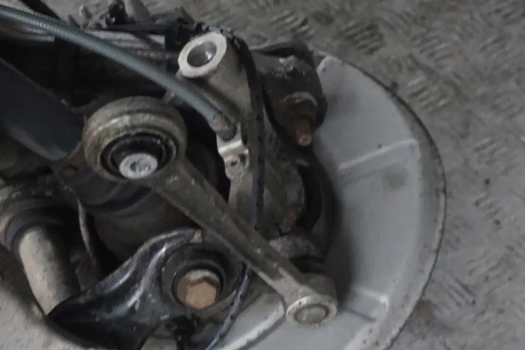 BMW 5 E60 530d M57N2 231PS Radträger Hinten Links Schwenklager - SKU 6770905-14 - Teilenummer 6770905