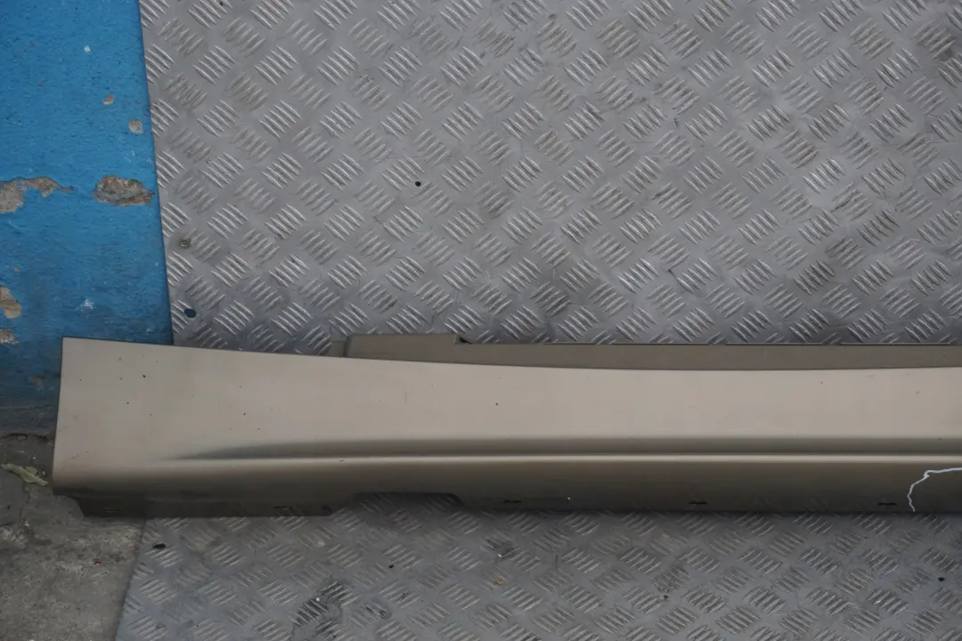Listello Portiera Apertura Gonna SX Sonora Metallizzato per BMW E87 con numero di parte 51770032949 BMW E87 Listello Portiera Apertura Gonna SX Sonora Metallizzato - SKU 0032949-SON4 - Numero di parte 51770032949