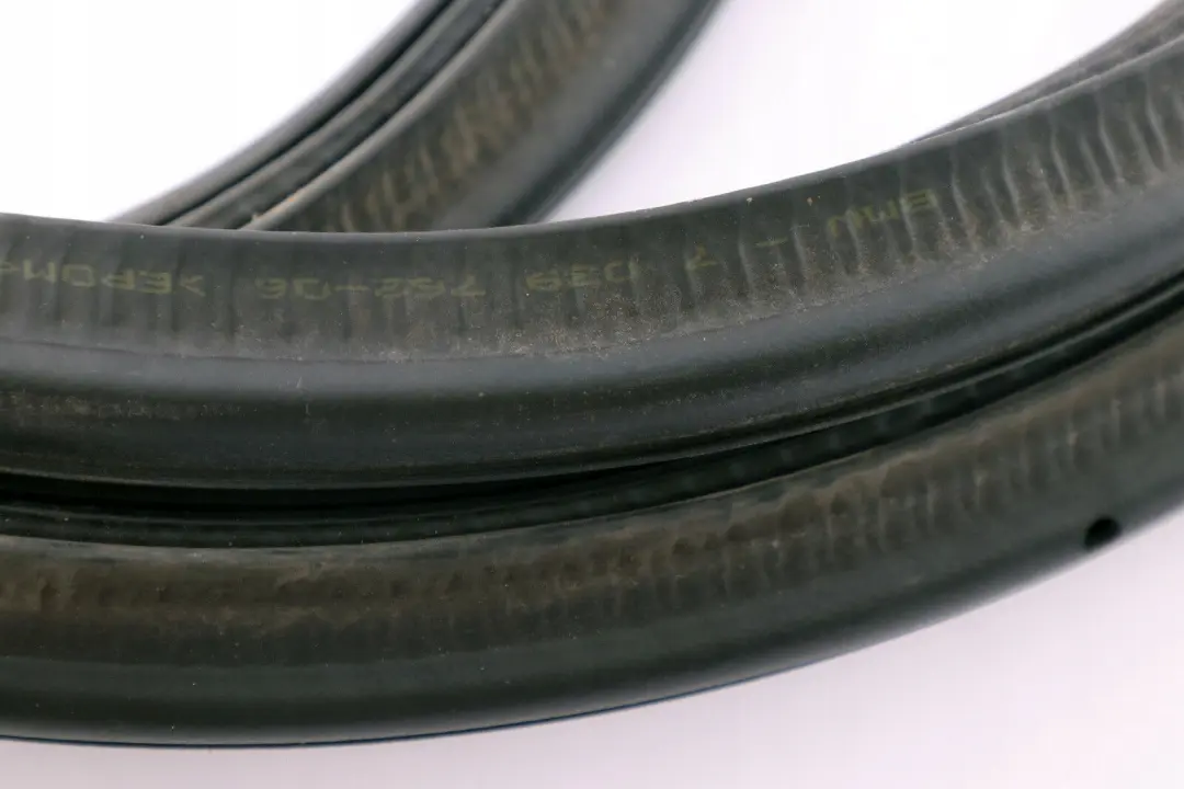 E64N LCI Cabrio Dichtung Abdichtung Heckklappe hinten für BMW E64 mit Teilenummer 7008807 BMW E64 E64N LCI Cabrio Dichtung Abdichtung Heckklappe hinten - SKU 7008807 - Teilenummer 7008807