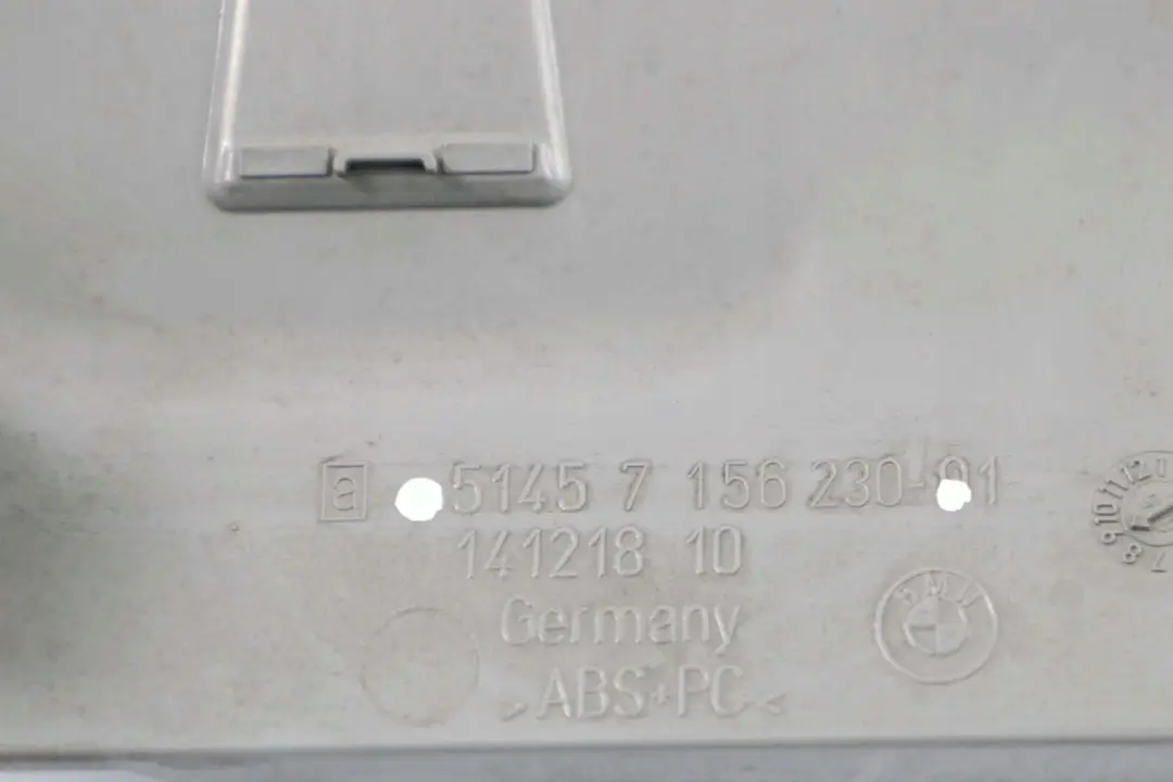 Cache-pieds Passager Gris 7156230 pour BMW E60 E61 à propos du numéro de pièce 7156232 BMW E60 E61 Cache-pieds Passager Gris 7156230 - SKU lhd-7156232 - Numéro de pièce 7156232