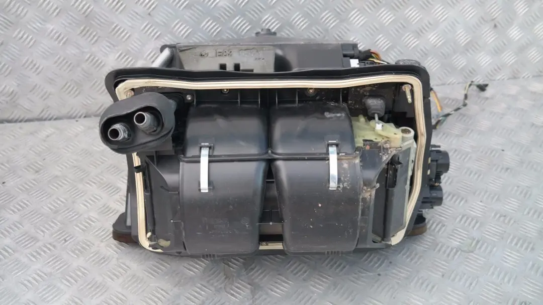 Heater Radiator Matrix Unit Complete BEHR to BMW 3 X3 Series E46 E83 with Part number 64113400552 BMW 3 X3 Series E46 E83 Heater Radiator Matrix Unit Complete BEHR - SKU 3400552 - Part number 64113400552