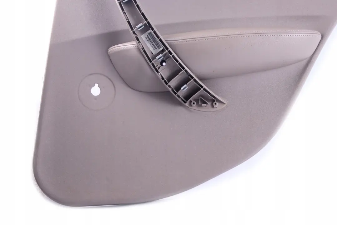 Türkarte Hinten Rechts Abdeckung Leder Beige für BMW E87 mit Teilenummer 7133356 BMW E87 Türkarte Hinten Rechts Abdeckung Leder Beige - SKU 7133356 - Teilenummer 7133356