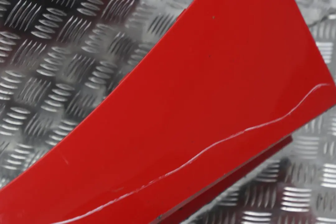Listello Portiera Destra Rosso Chiaro Rosso - 314 per BMW Z4 E85 E86 con numero di parte 0031108 BMW Z4 E85 E86 Listello Portiera Destra Rosso Chiaro Rosso - 314 - SKU 0031108-HELL - Numero di parte 0031108