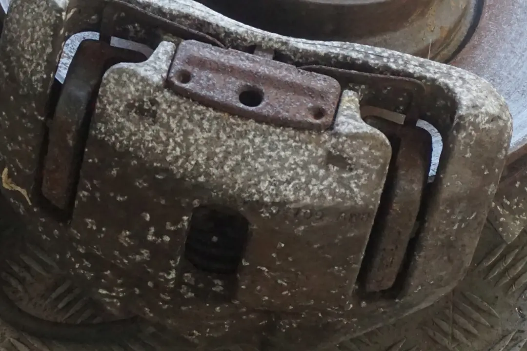 M57N2 Amortyzator zwrotnica prawa do BMW E66 730Ld o numerze 6786532 BMW E66 730Ld M57N2 Amortyzator zwrotnica prawa - SKU 6786532 - Numer Części 6786532