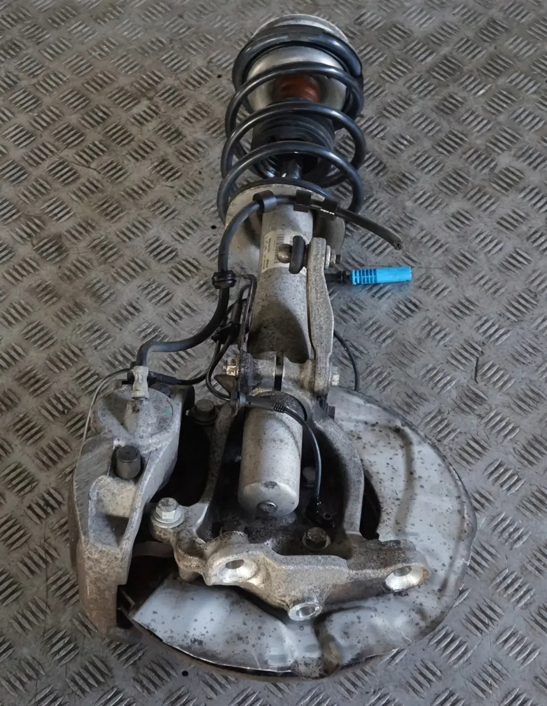 M54 Zwrotnica lewa amortyzator 231HP do BMW E60 530i o numerze 6764459 BMW E60 530i M54 Zwrotnica lewa amortyzator 231HP - SKU 6764459 - Numer Części 6764459