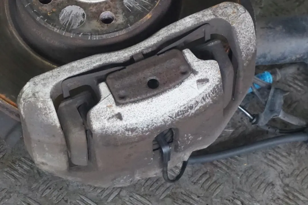 BMW 5 E61 Touring 530xd M57N2 Muelle Delantero Izquierdo Pata Suspensión Freno - SKU lhd-6786517 - Número de pieza 6768797
