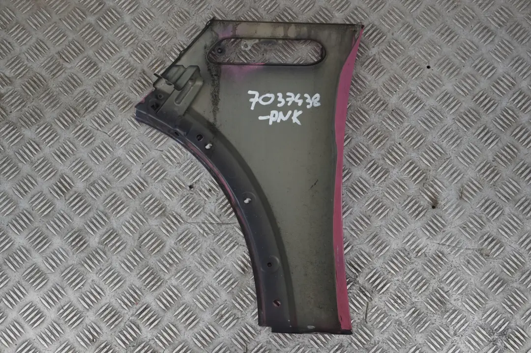 Błotnik prawy do MINI R50 R52 Cabrio o numerze 7037438 MINI R50 R52 Cabrio Błotnik prawy - SKU 7037438-PNK - Numer Części 7037438