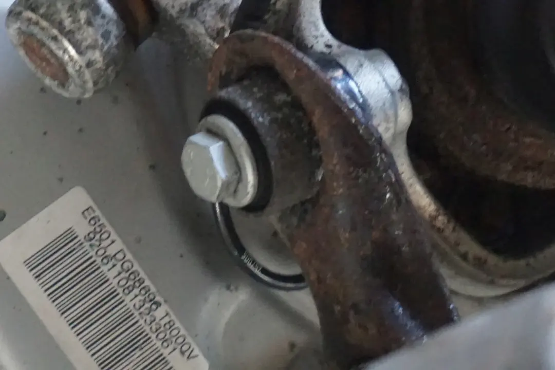 BMW E66 730Ld M57N2 Półoś zwrotnica prawa - SKU 6753108 - Numer Części 6753108