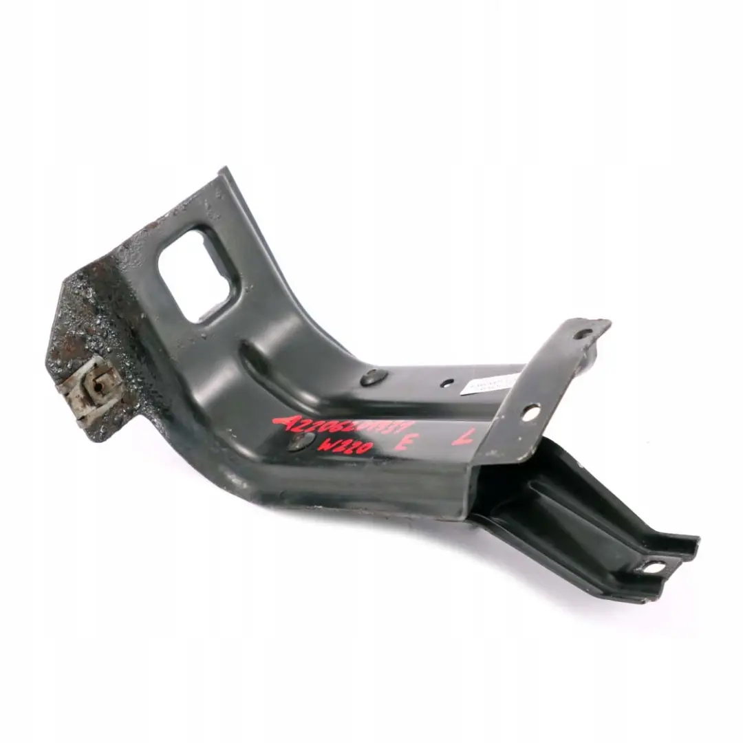 Mocowanie uchwyt pasa lewy przód do MERCEDES S W220 o numerze A2206201931 MERCEDES S W220 Mocowanie uchwyt pasa lewy przód - SKU A2206201931 - Numer Części A2206201931