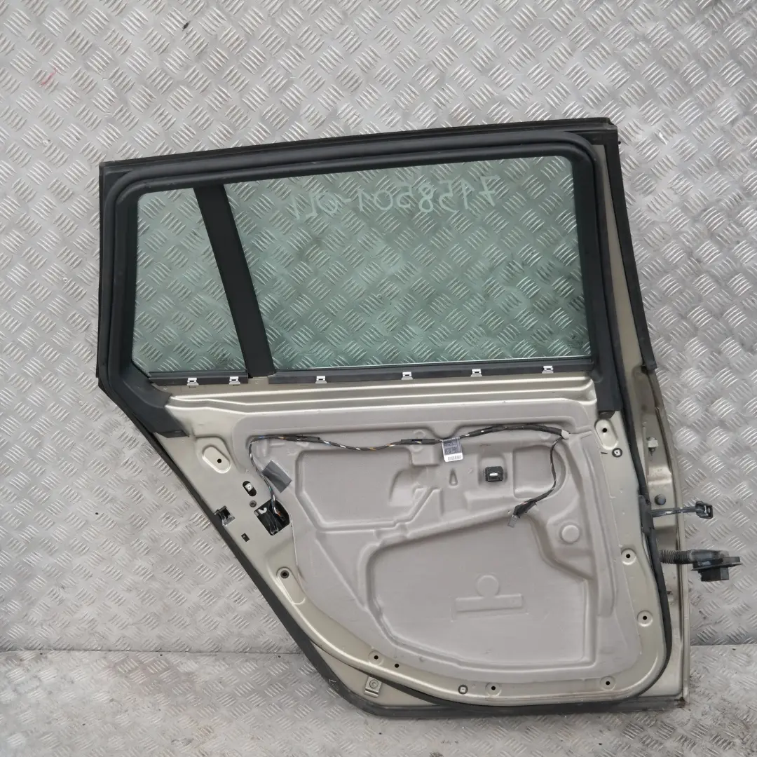 Drzwi lewe tylne tył Olivin 349 do BMW E61 o numerze 7158501 BMW E61 Drzwi lewe tylne tył Olivin 349 - SKU 7158501-OLI - Numer Części 7158501